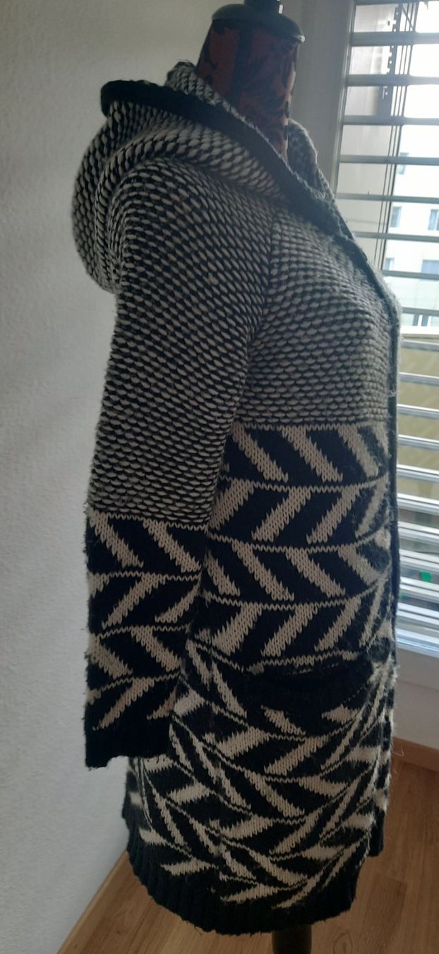 Maglioni & Felpe: Kapuzenpullover roz S/ M Reserved – Usato da Wauwil venduto da Sanczeza 3