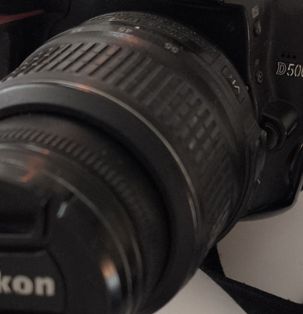 Nikon Fotocamera: Nikon D5000 Spiegelreflexkamera Set gebraucht – Usato da Glarus venduto da Cedric201 1