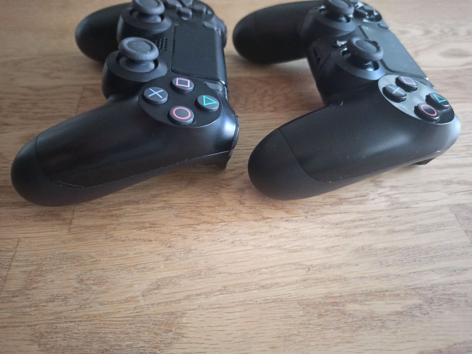Manettes: 2 x Original Controller Sony PS4 Wireless DualShock 4 V1 – D'occasion à Oberweningen par mar_87mx 4