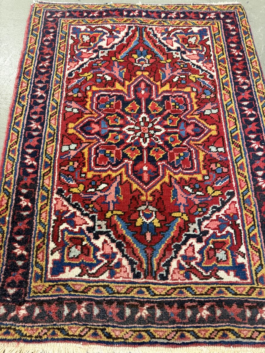 Tapis: Orientteppich klein rot gemustert mit Fransen gebraucht – D'occasion à Strengelbach par RaenAntikDesign 1