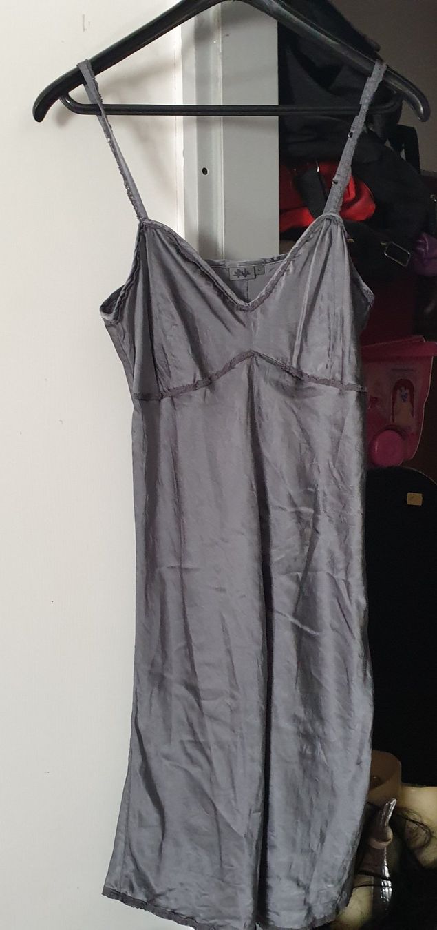 Nile Robes: Nile schönes Seidenkleid Gr. L – Neuf (Voir description) à Frenkendorf par Moon111