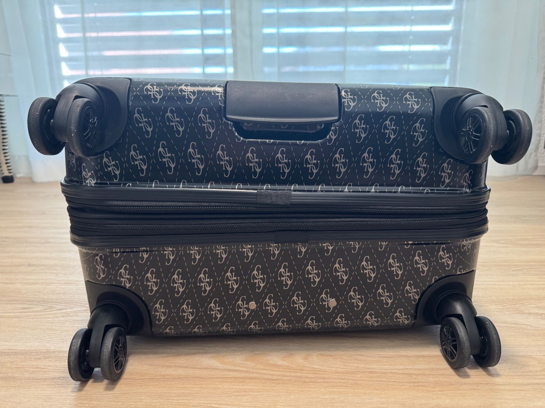 Valigie: Guess Reisekoffer schwarz – Usato da Maisprach venduto da jokoundklaas 6