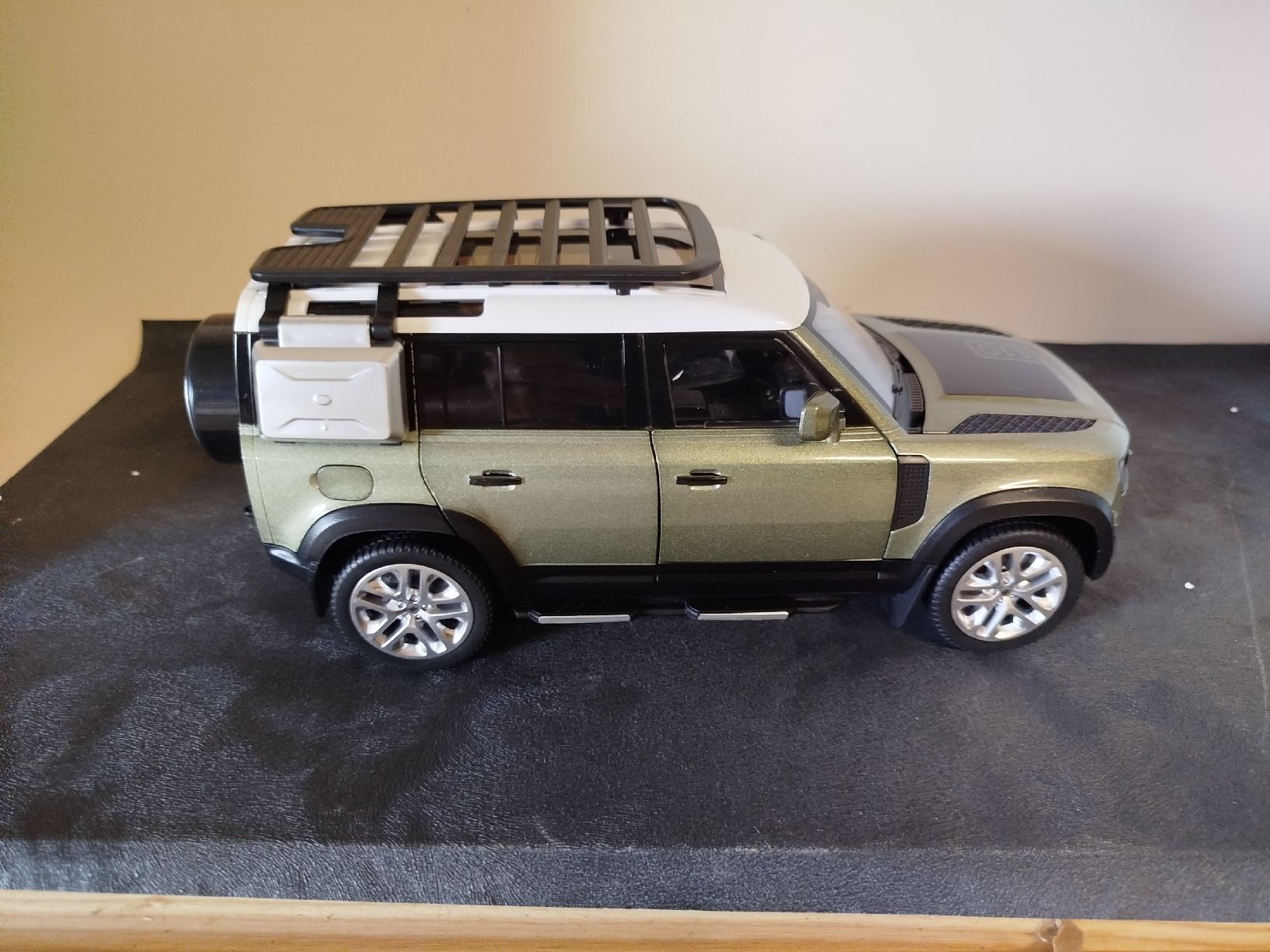 Voiture miniature Land Rover Defender 1/18 (Neu (gemäss Beschreibung ...