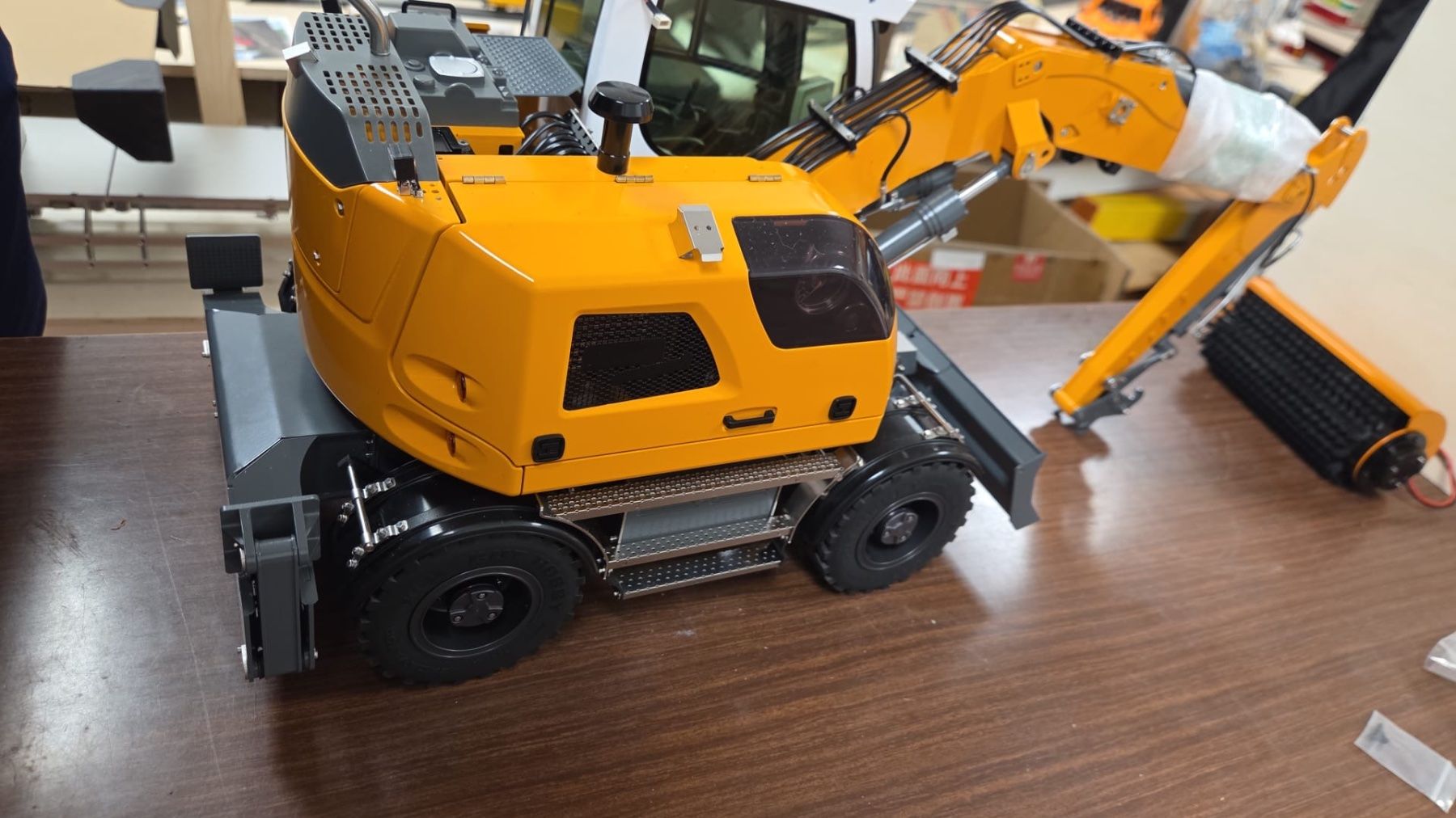 RC Kits de montage: Liebherr 918 au 1/14 – Neuf (Voir description) à Colombier NE par Fusilfass90 4