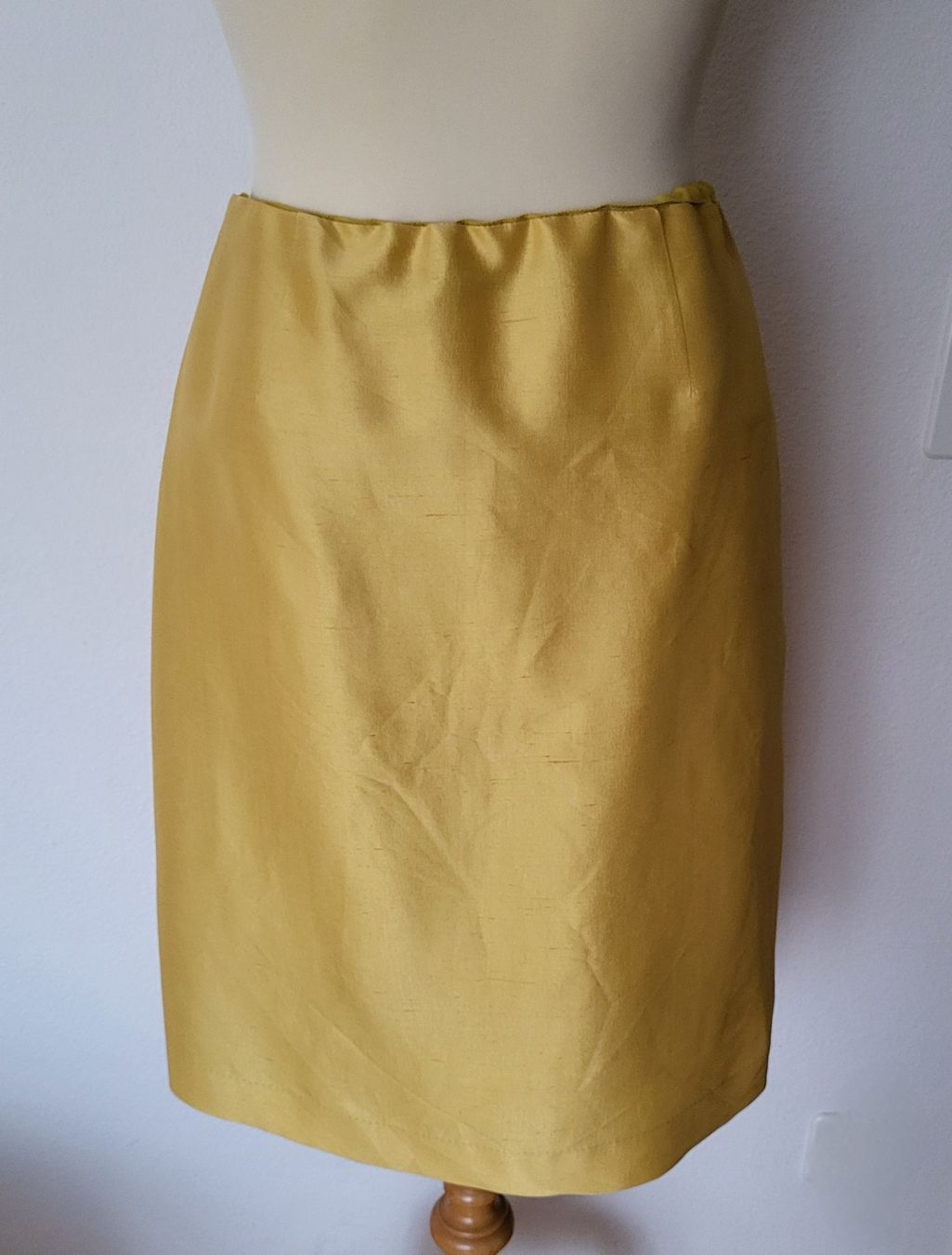 Hugo Boss Gonne: Jupe en soie – Nuovo (secondo la descrizione) da Fribourg venduto da VictoriaShop7