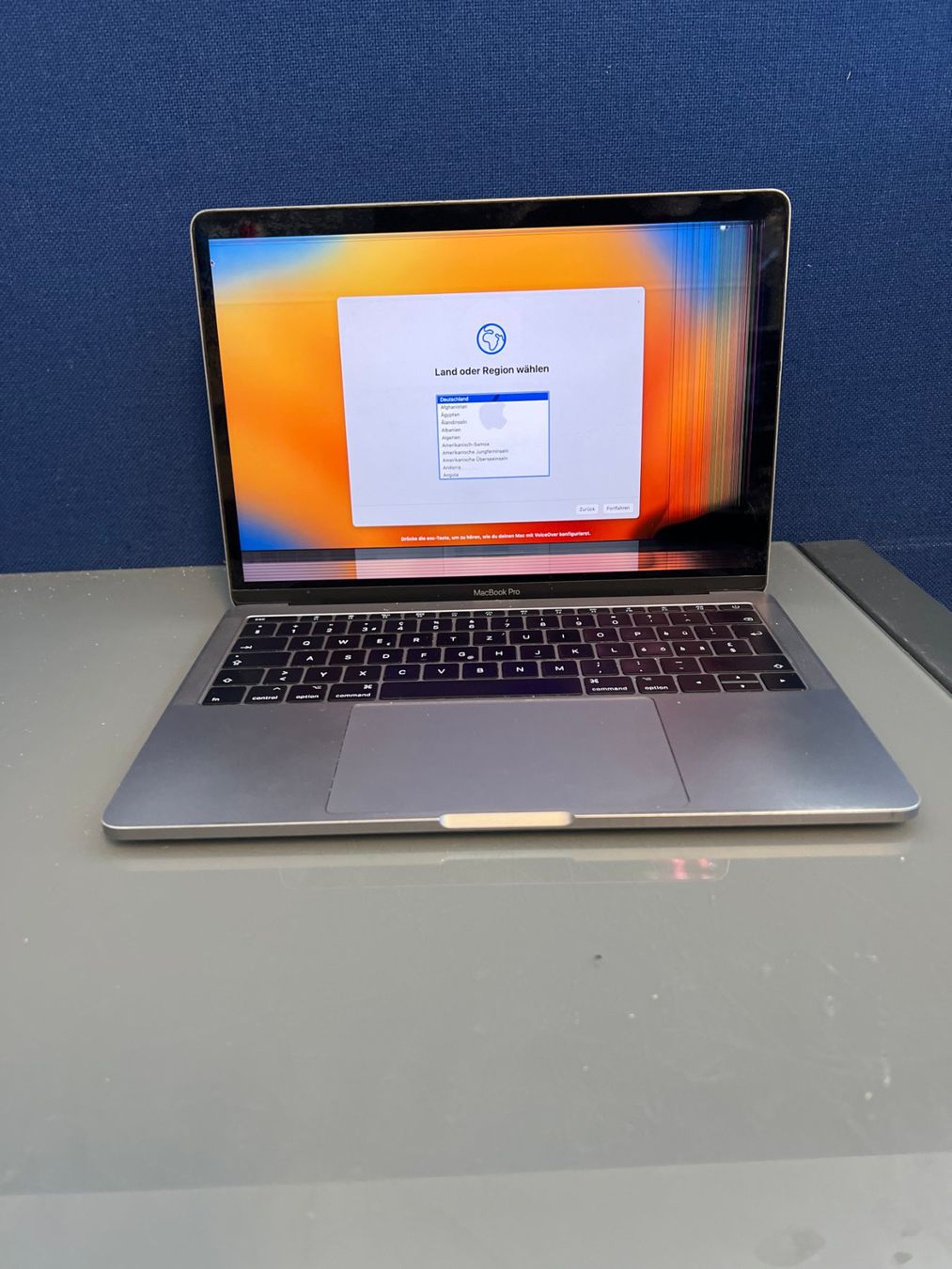 Apple Notebook: MacBook Pro 13" Spacegrey 2017 Schlag im Display #58 – Difettoso da Dietikon venduto da speedkauf
