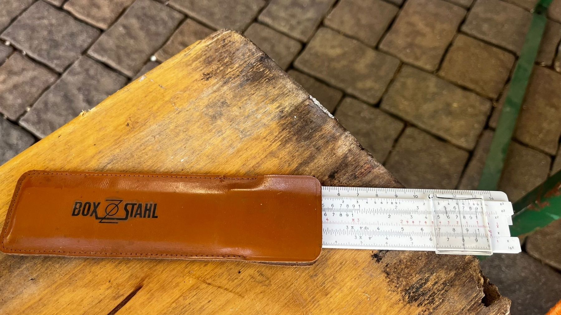 Calcolatrici tascabili: Vintage Rechenschieber / Rechenstab Box Stahl mit Etui – Usato da Münchenstein venduto da sil_h6c9