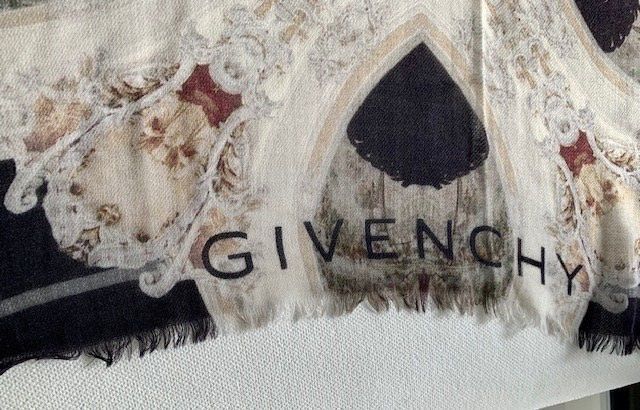 Givenchy Foulard & Sciarpe: Givenchy scarf – Usato da Dallenwil venduto da ZD2019 2