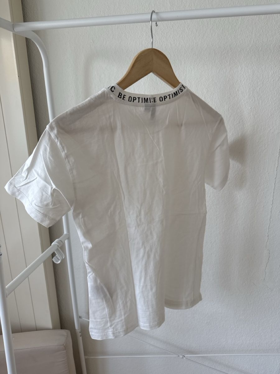 T-shirt: White T-Shirt, XS, "Be Optimistic” – Usato da Zürich venduto da Flao_78376 2