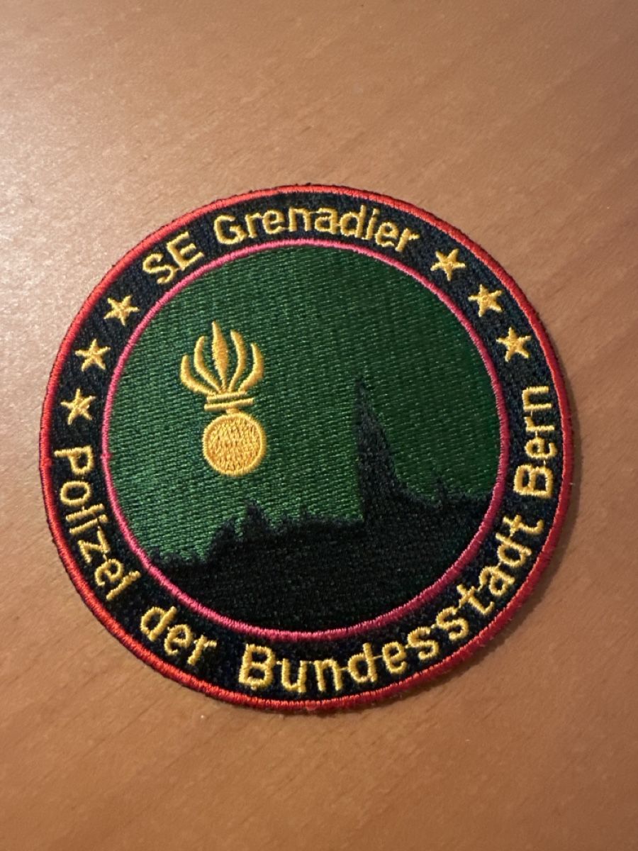 Toppe: Stapo Bern - SE Grenadier – Usato da Morbio Inferiore venduto da Ecod