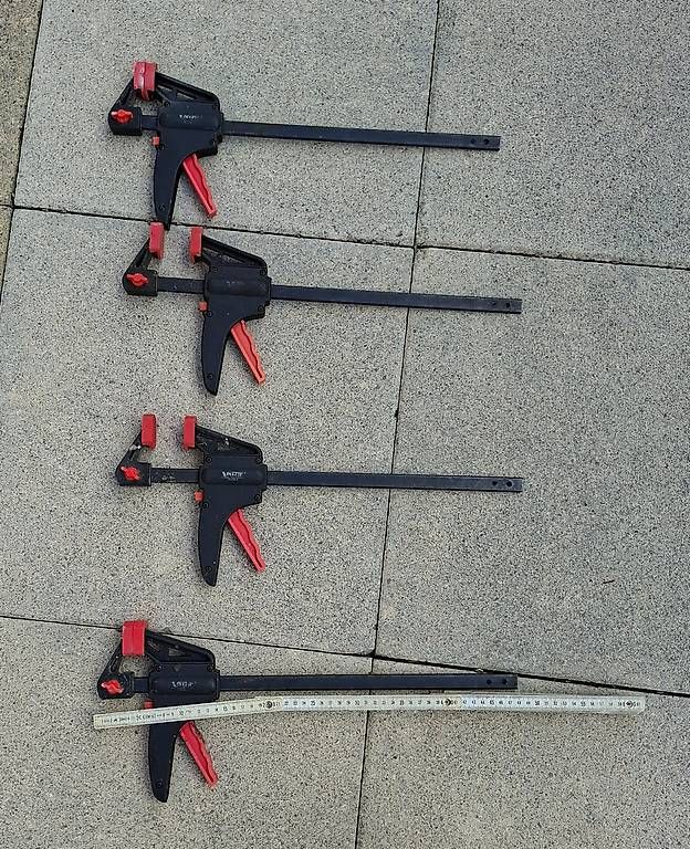 Tutti gli attrezzi: 8 serre-joints Einhandzwinge / Schnellspannzwinge – Usato da Châbles FR venduto da Monar