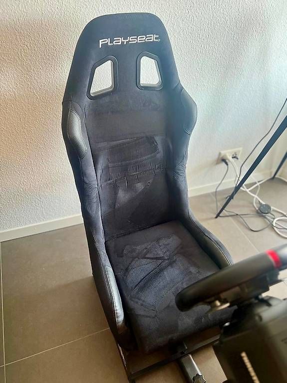 Thrustmaster Manettes: Gaming-Lenkrad mit Halterung und Sitzt – D'occasion à Zug par tir_r2nd 4