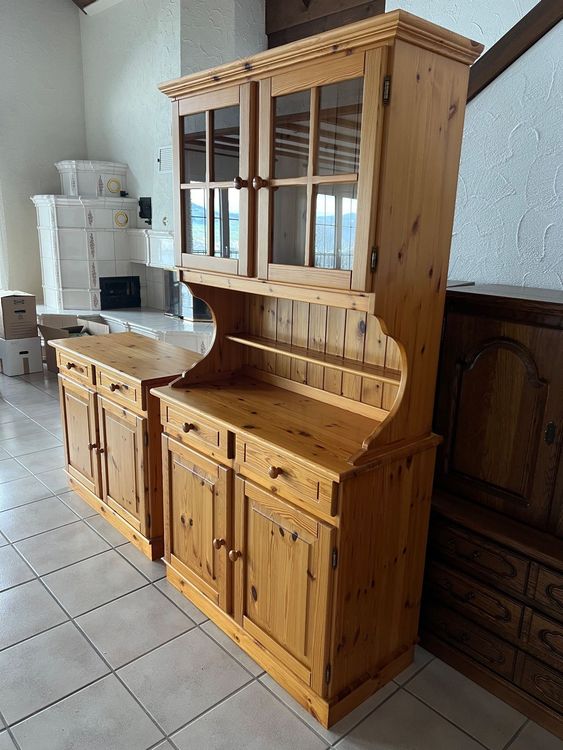 Elegantes Kiefer Schrank Gebraucht Fotos