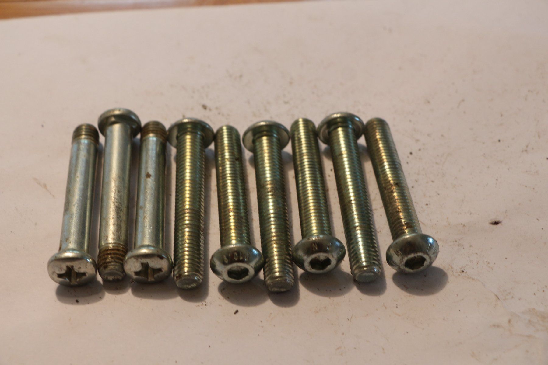 Ferramenta: 9 Rd.Kopf-Schrauben M10x60 – Usato da Ennetbaden venduto da carlo43 1