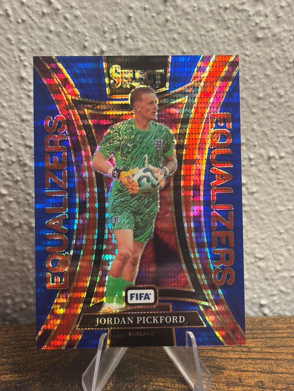 Panini Carte collezionabili: 2024-25 Panini Select FIFA Jordan Pickford Equalizers Blue – Nuovo (secondo la descrizione) da Aarberg venduto da gocardz.shop