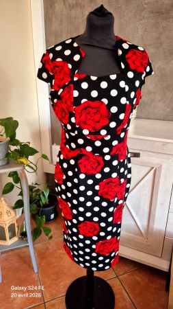 Robe de soiree. Elastique. 40