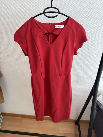 Robe rouge Mango, taille 36, élégante pour l'automne!