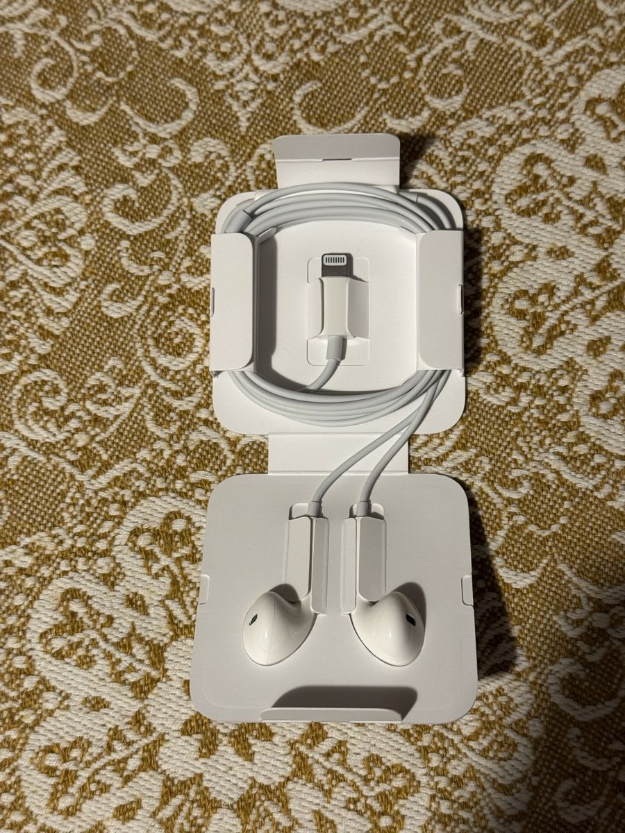 Apple Cuffie: Apple EarPods (Lightning Anschluss) – Nuovo (secondo la descrizione) da Zürich venduto da ans_299 1