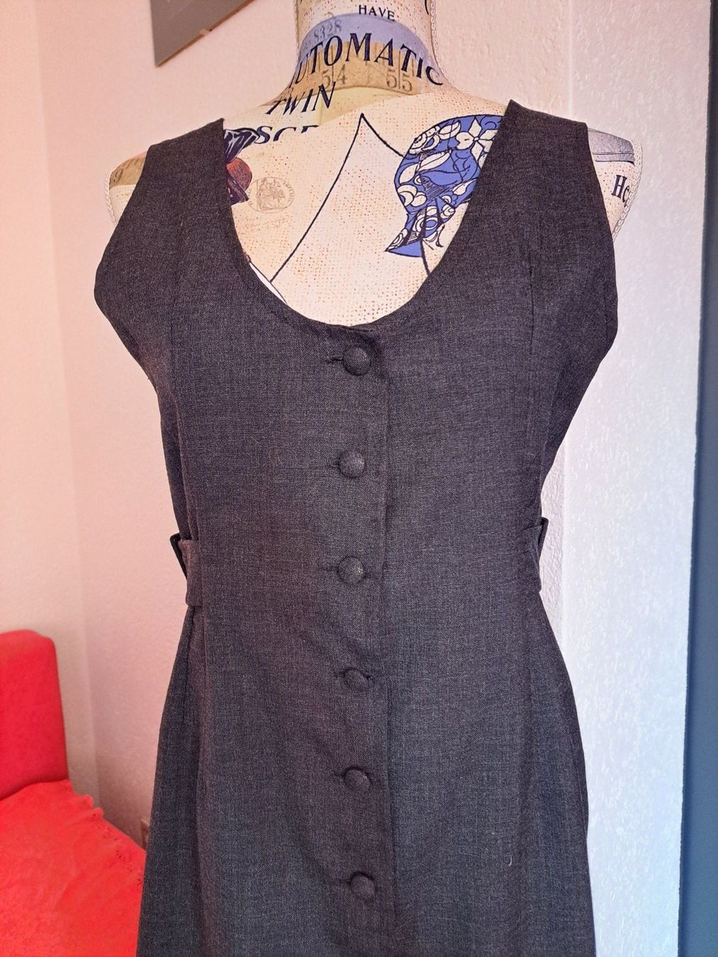 Vestiti: Robe élégante gris foncé, taille M – Usato da Courrendlin venduto da Aheinza 1