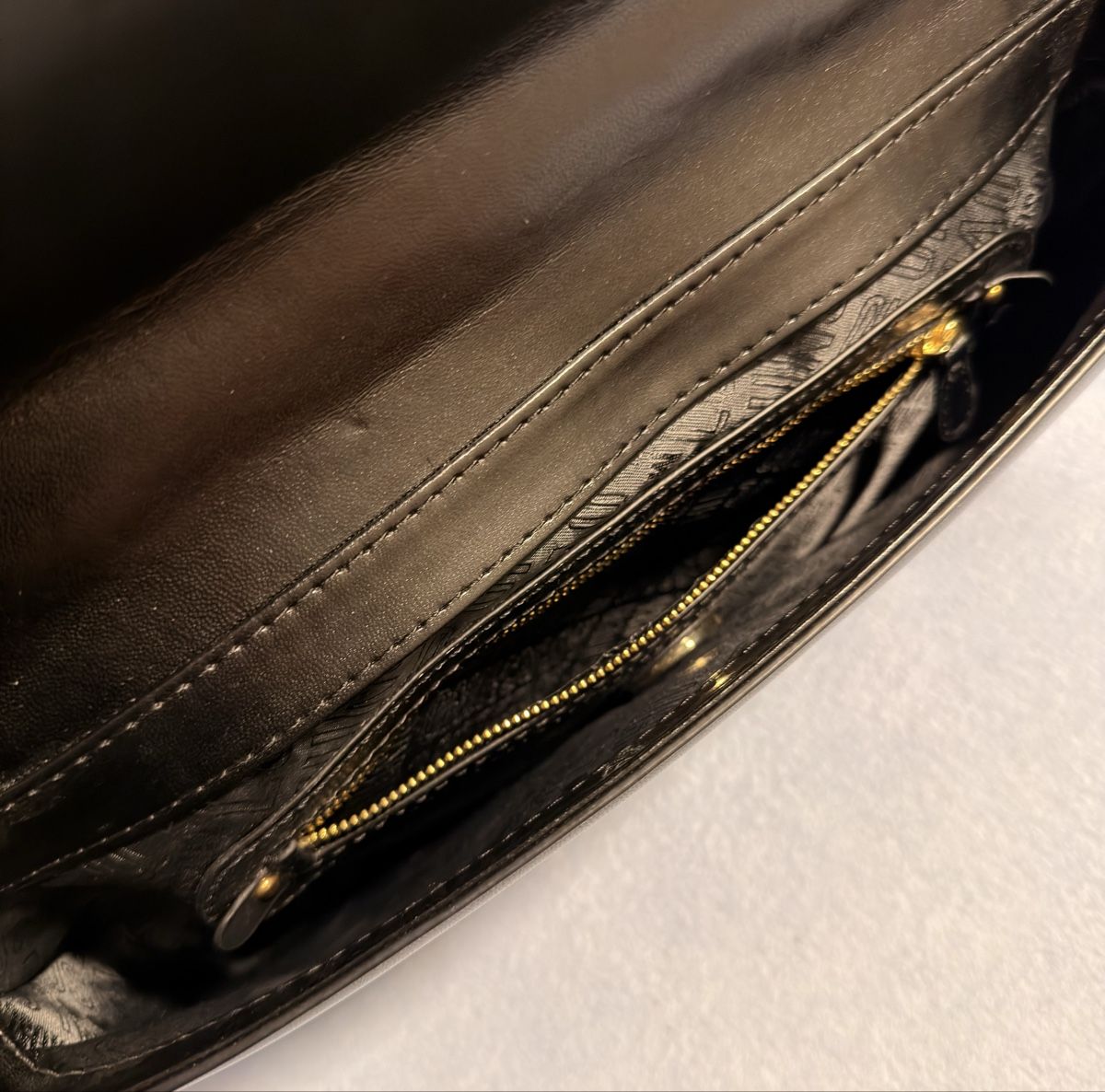 Moschino Taschen für Damen: MOSCHINO Handtasche – Gebraucht aus Heerbrugg von predch 2
