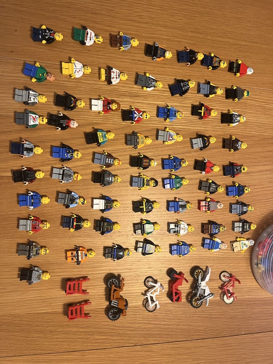 Lego Statuette: Lego Minifiguren Konvolut – Usato da Näfels venduto da Dzekson 1