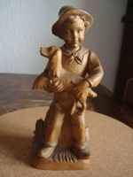 Statuette en bois (garçon au chien)