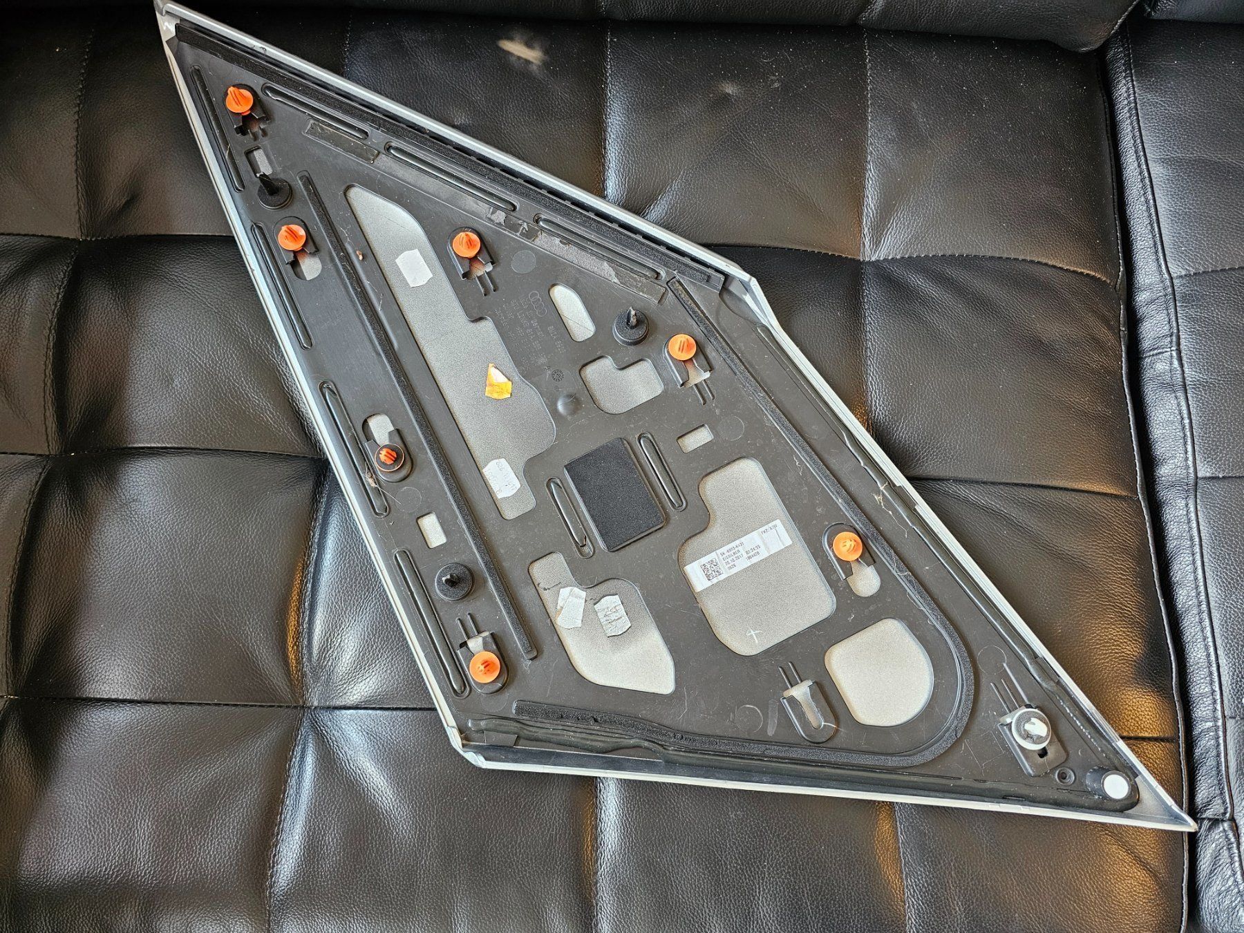 Controller: 2 Stücke Audi Q2 - Seitenpanel in silber – Usato da Ottenbach venduto da TimelessEmotions. 4