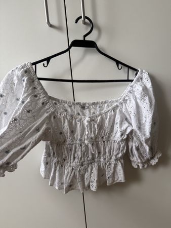 Guess Oberteil weiss mit Blumenmuster guter Zustand