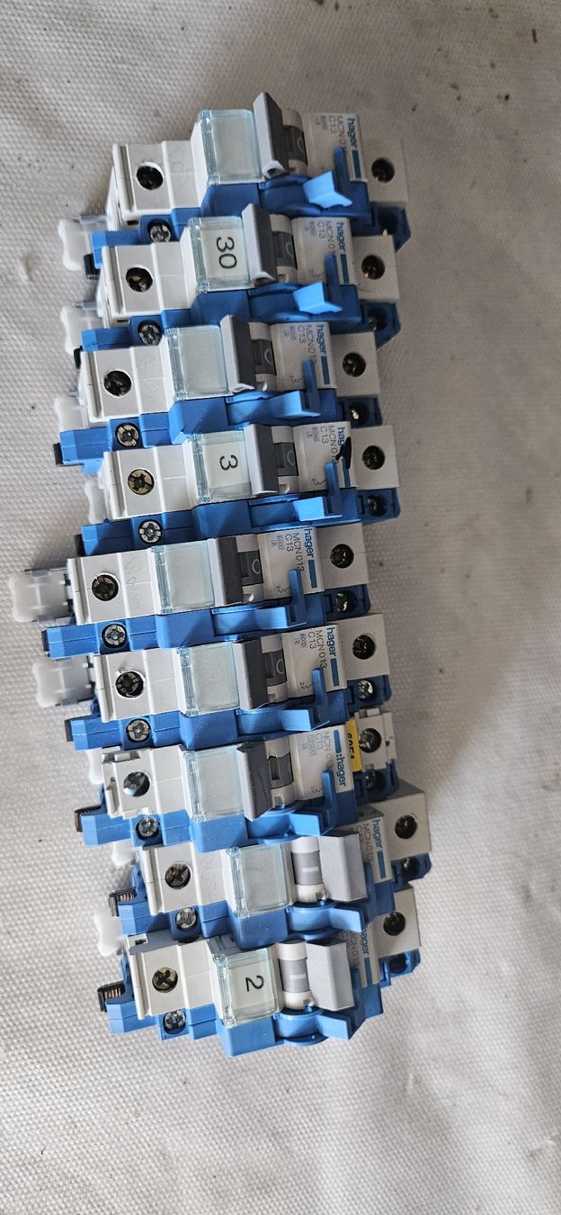 Hager Componenti elettronici: Hager Leitungsschutzschalter MCN013 C13  – Usato da Baar venduto da Vel...Baar45