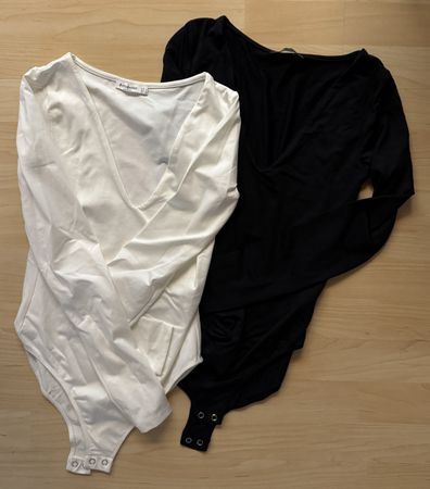 Stradivarius Bodysuits V 2er Set schwarz weiss, Grösse S