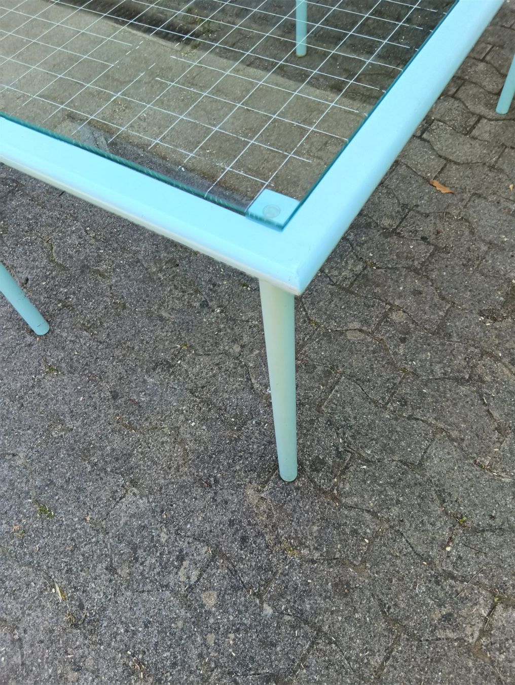 Tische: Design-Glastisch hellblau Metallgestell rechteckig gebraucht – Gebraucht aus St. Gallen von Hinterberg 1