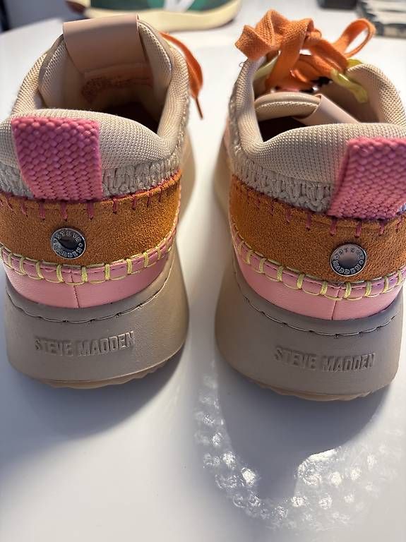 Damenschuhe: Sneakers neu – Gebraucht aus Stettlen von indien11 2