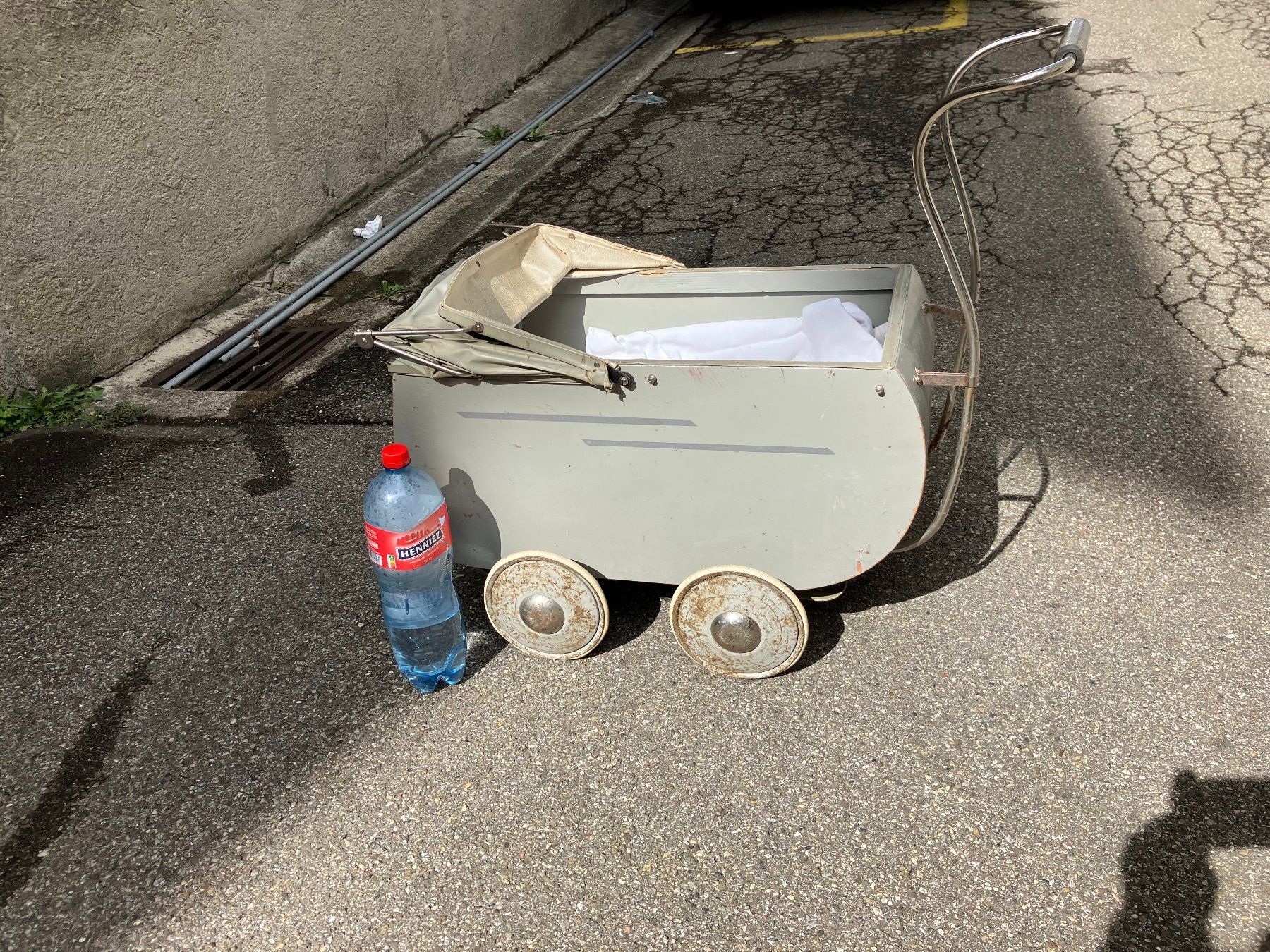 Carrozzine per bambole: Kinder - Puppenwagen ca 1947 – Usato da Pfäffikon ZH venduto da Einarrolf