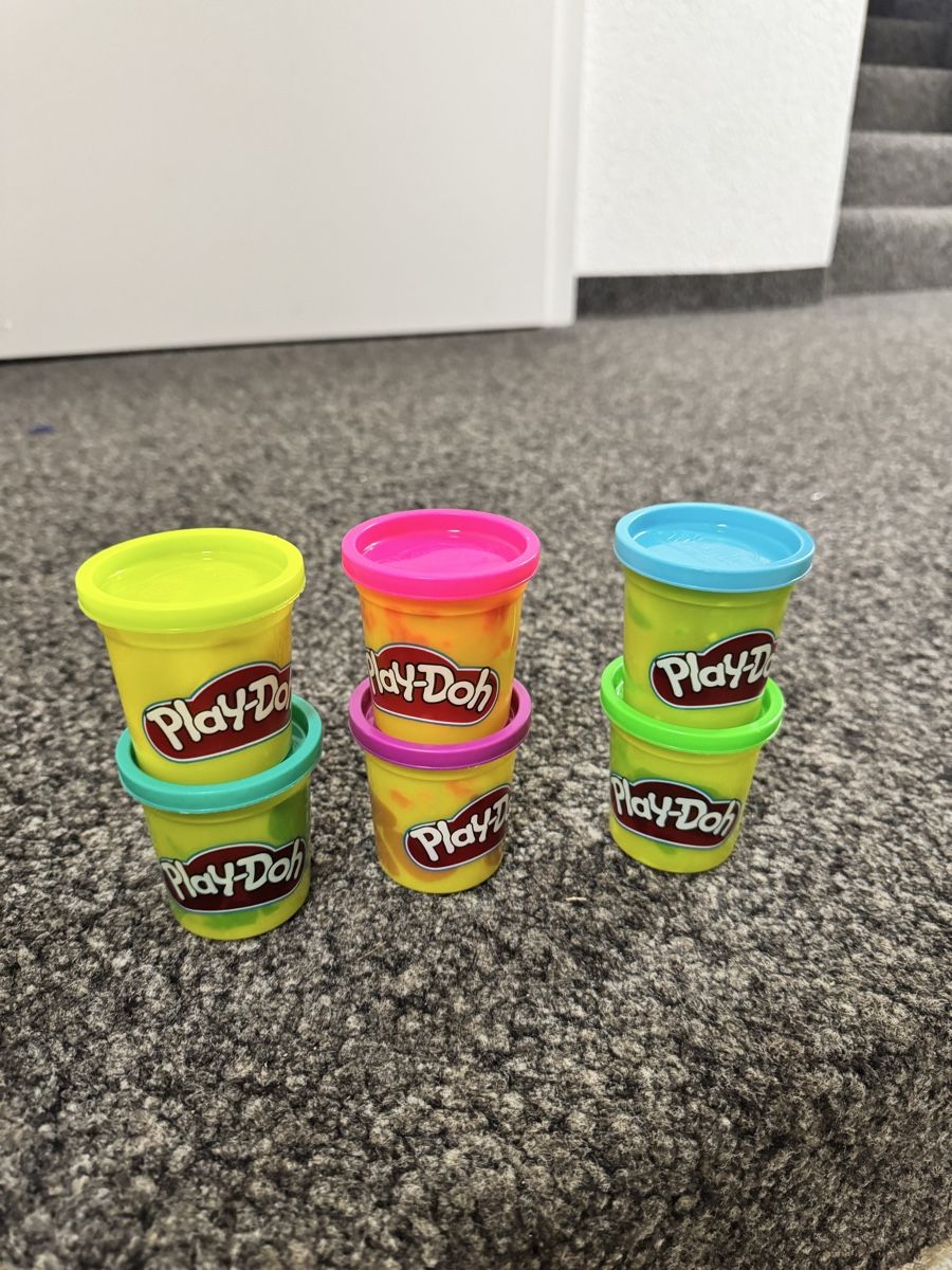 Play-Doh Materiale per modellare: Play-Doh set 6 small tubs assorted colours good condition – Usato da Baar venduto da Salome_Zbinden