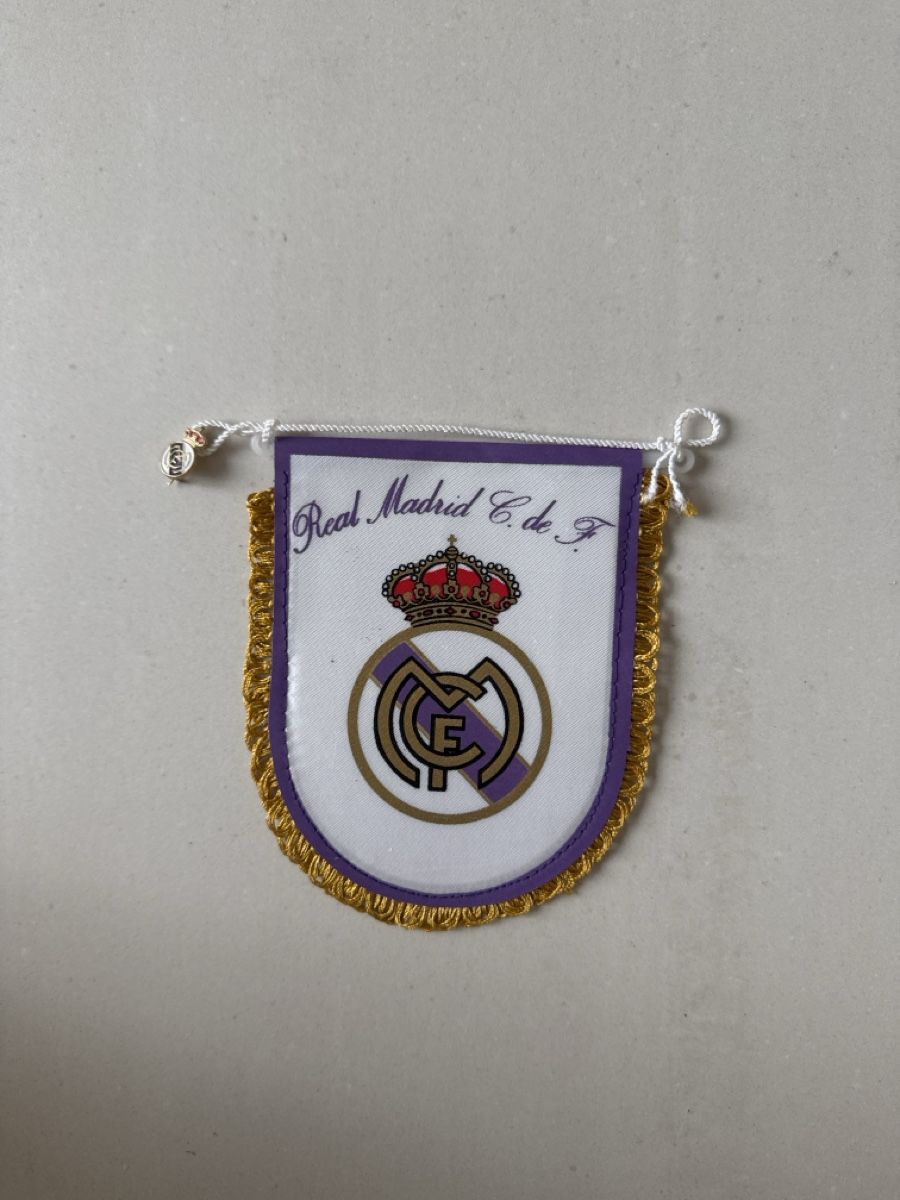 Real Madrid Fahnen: Real Madrid Wimpel / Santiago Bernabeu – Gebraucht aus Dübendorf von Moebelverkauf10