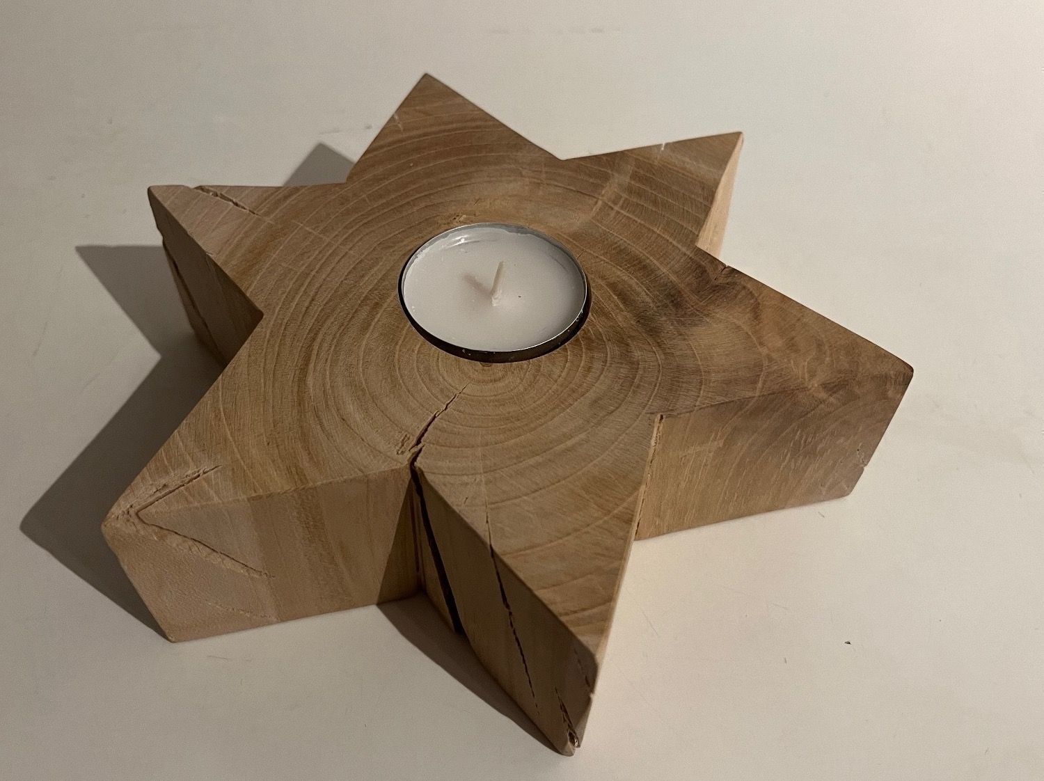 Kerzenständer: Holzstern mit Teelicht, Handarbeit – Neu (gemäss Beschreibung) aus Rotkreuz von Holzarbeit 1