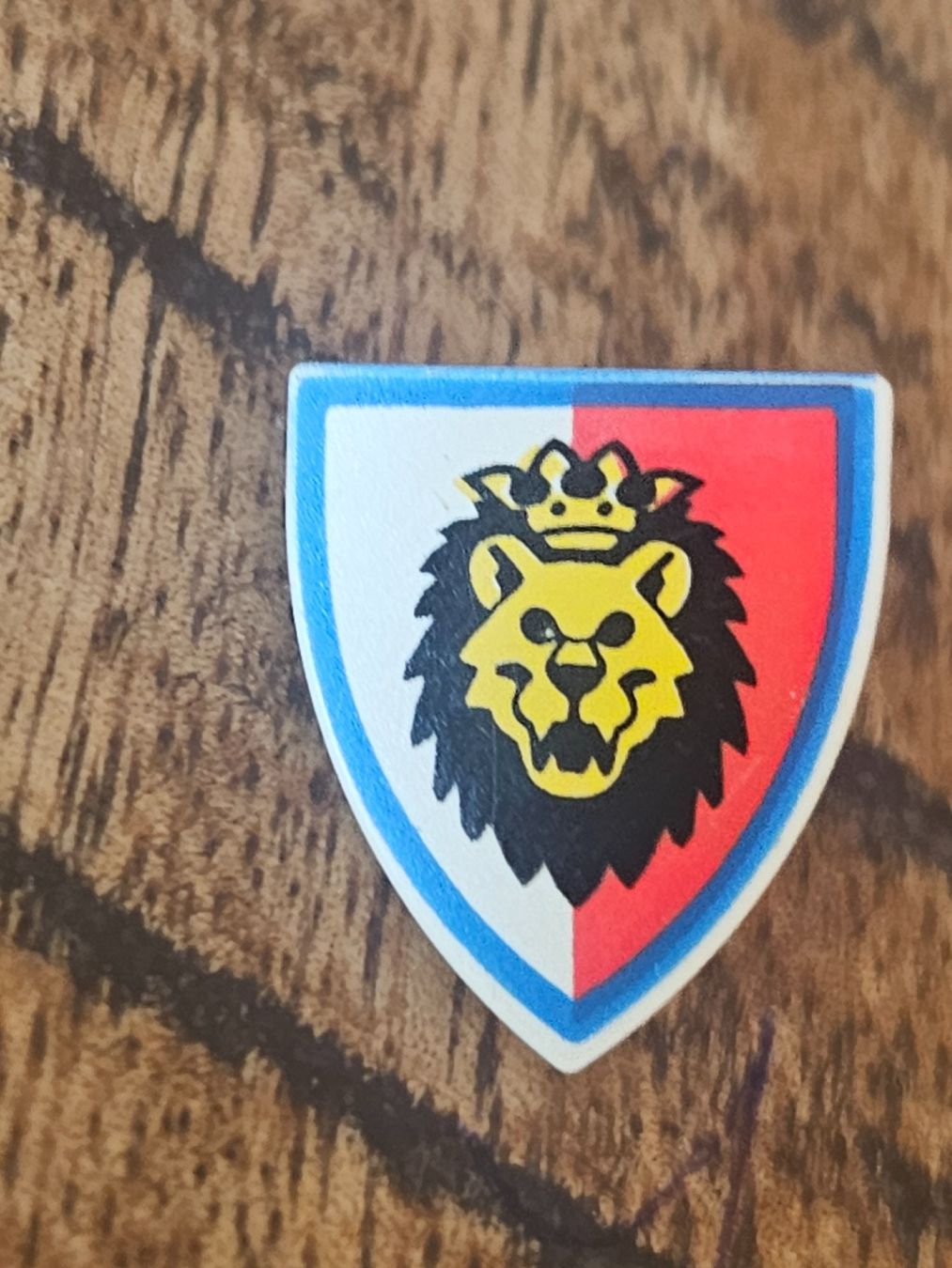 Lego Baukästen: lego 3846p4d Shield Triangular Short with Lion Head, – Gebraucht aus Confignon von Ecrofigs