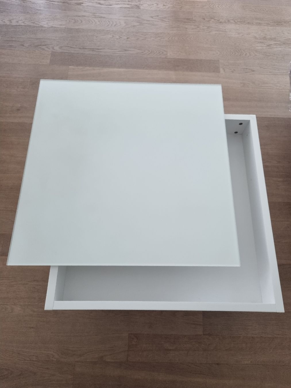 Tavoli: Weisser Couchtisch mit Glasplatte und Schublade – Usato da Luzern venduto da Milena345 2