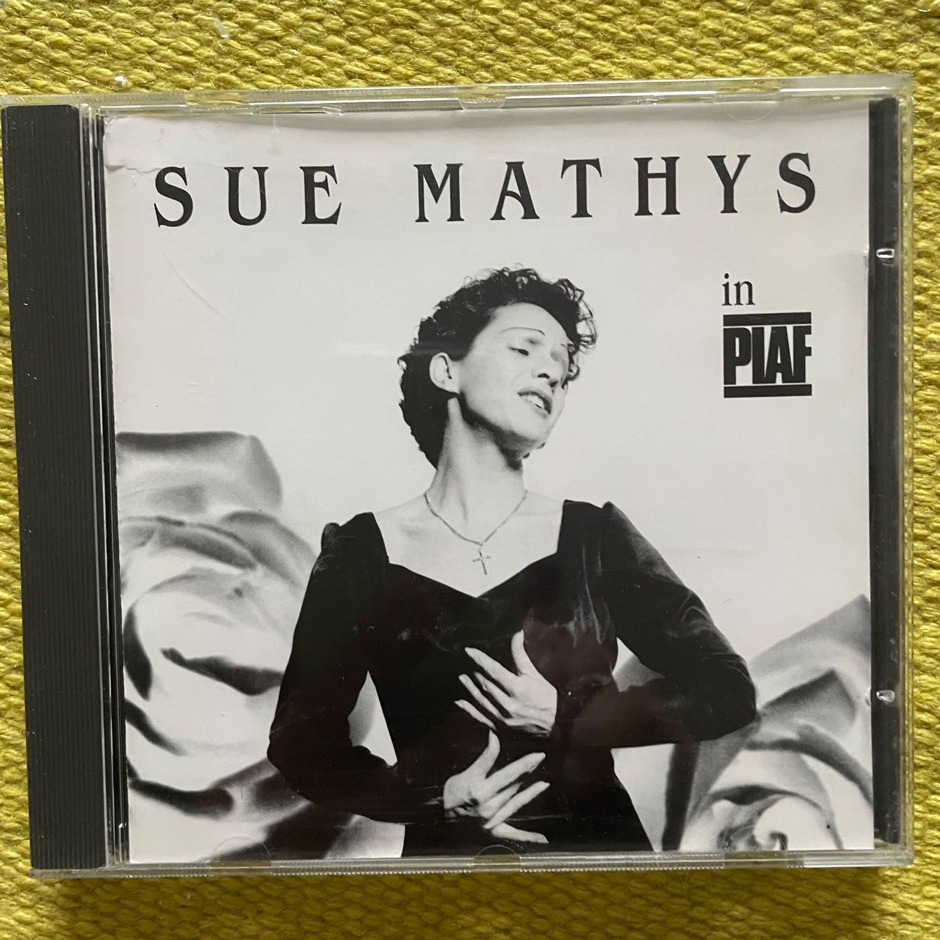 CD: SUE MATHYS -IN PIAF92 – Usato da Rorschacherberg venduto da CD-Roli
