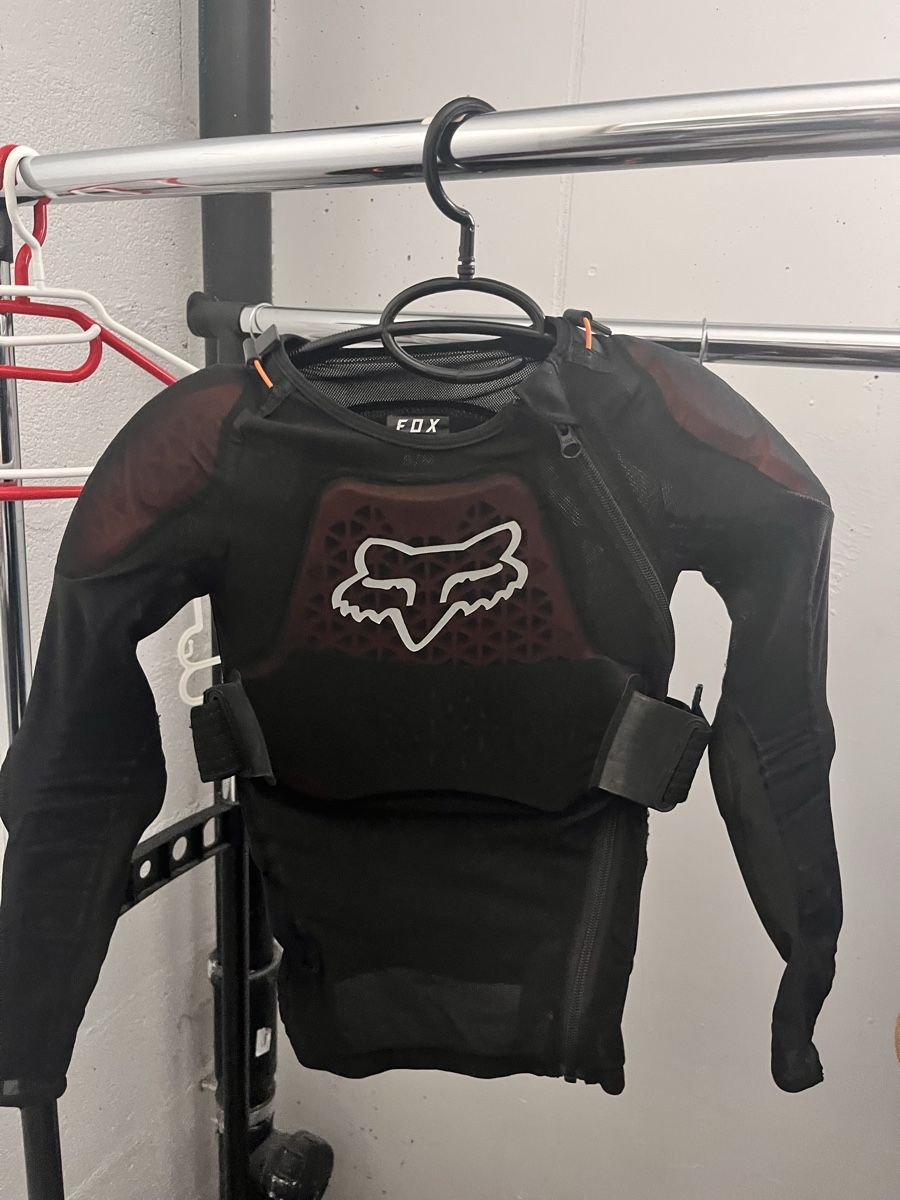 Fox Schutz & Schoner: Protektorjacke FOX YTH Baseframe Pro LS, Taille S/M – Gebraucht aus Villarepos von cin_kpy8