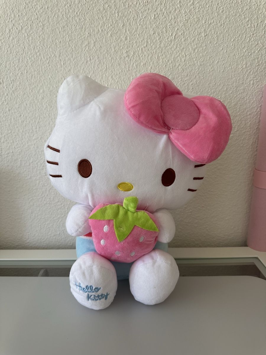 Hello Kitty Giocattoli: Hello Kitty Stofftier mit Erdbeere – Nuovo e nell'imballaggio originale da Rheinfelden venduto da SilviaDobreva