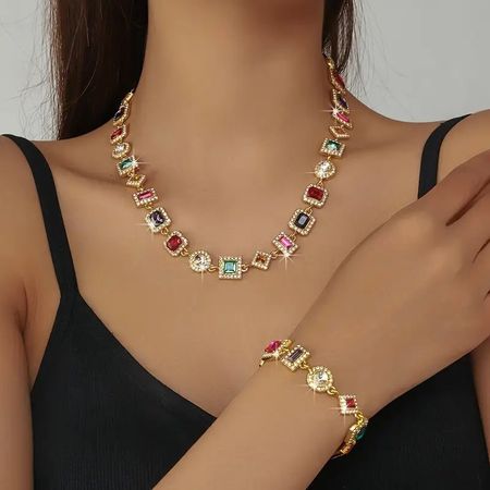 Halskette- und Armbandset mit bunten Steinen