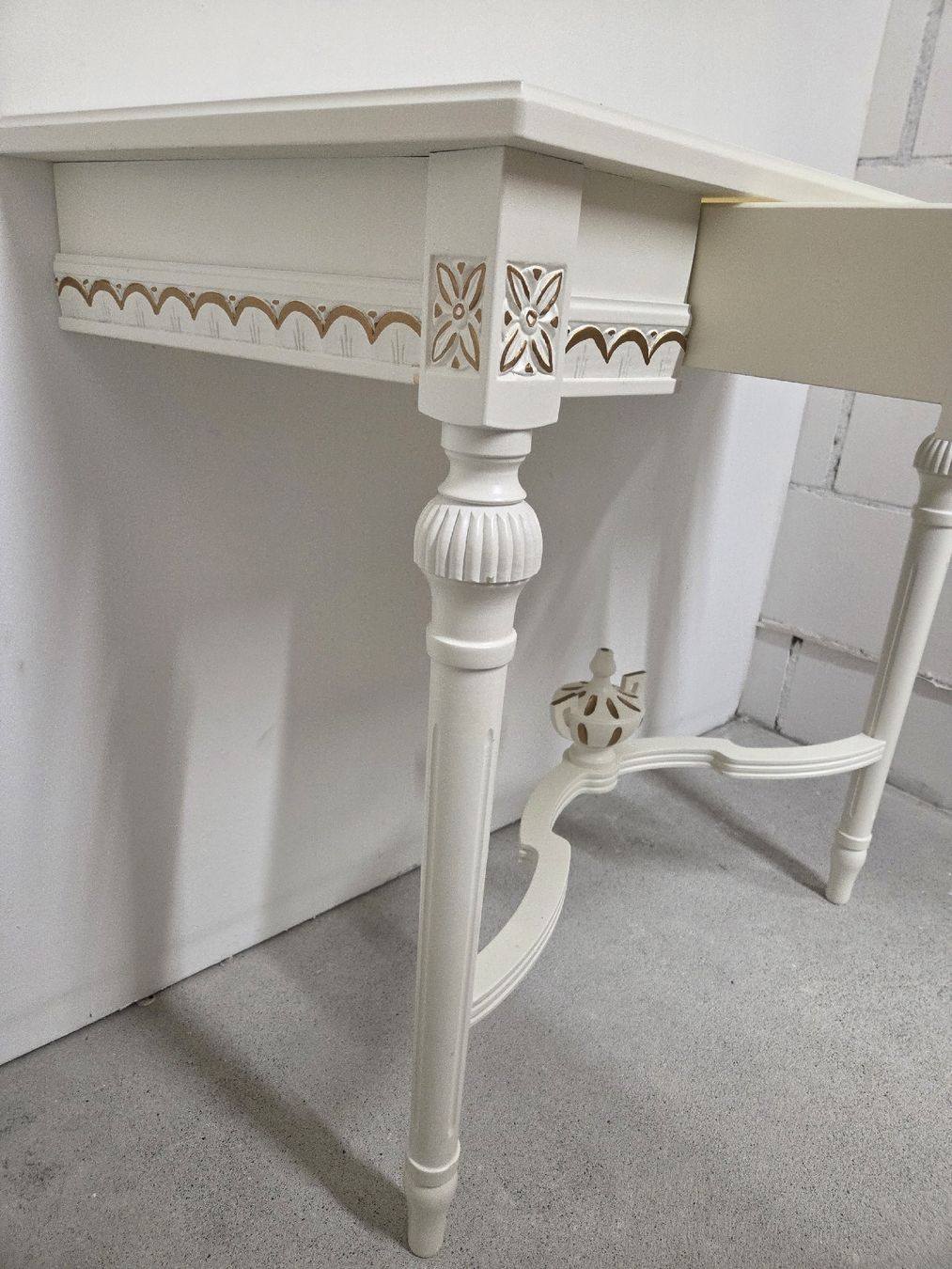 Specchi: Scandinavian Vintage Cream Console Table with Mirror – Usato da Horgen venduto da Hunninko 4