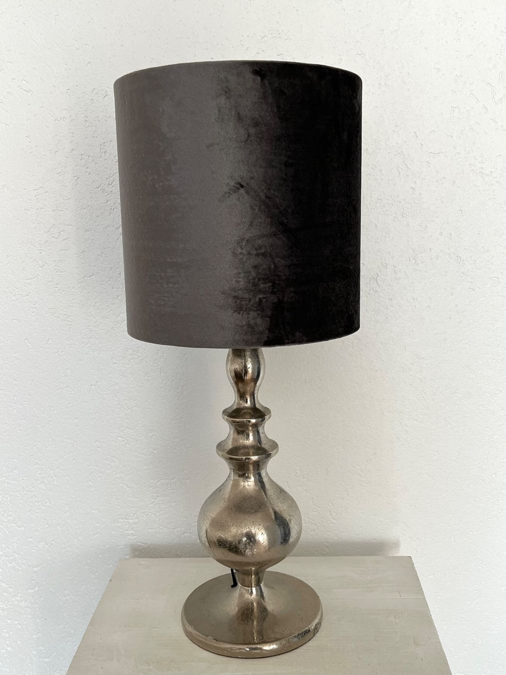 Pfister Lampade: Tischlampe mit Samtschirm - Aluguss silbern – Nuovo (secondo la descrizione) da Oberaach venduto da Maidup