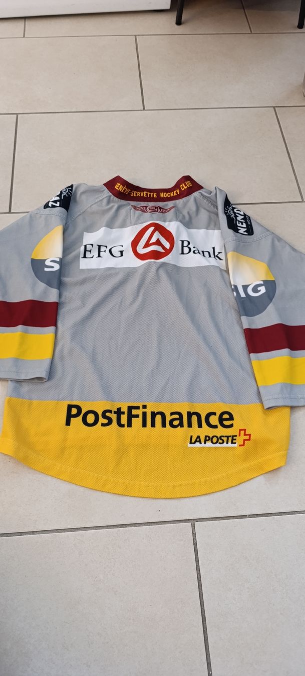 Scarpe, pantaloni & magliette da ginnastica: Maillot de hockey enfant Genève Servette – Usato da Mont-la-Ville venduto da Ecu23hj 1
