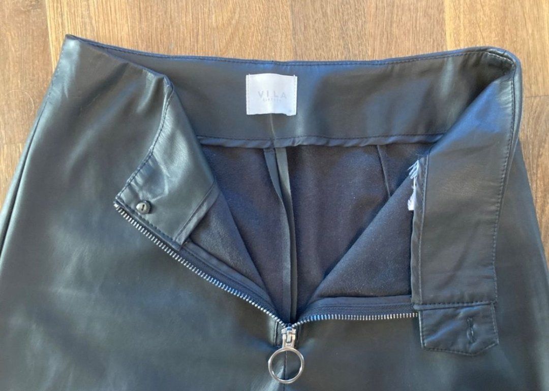 Vila Pantaloni: Vila Lederhose schwarz 38 – Usato da Bern venduto da verateinilae 2