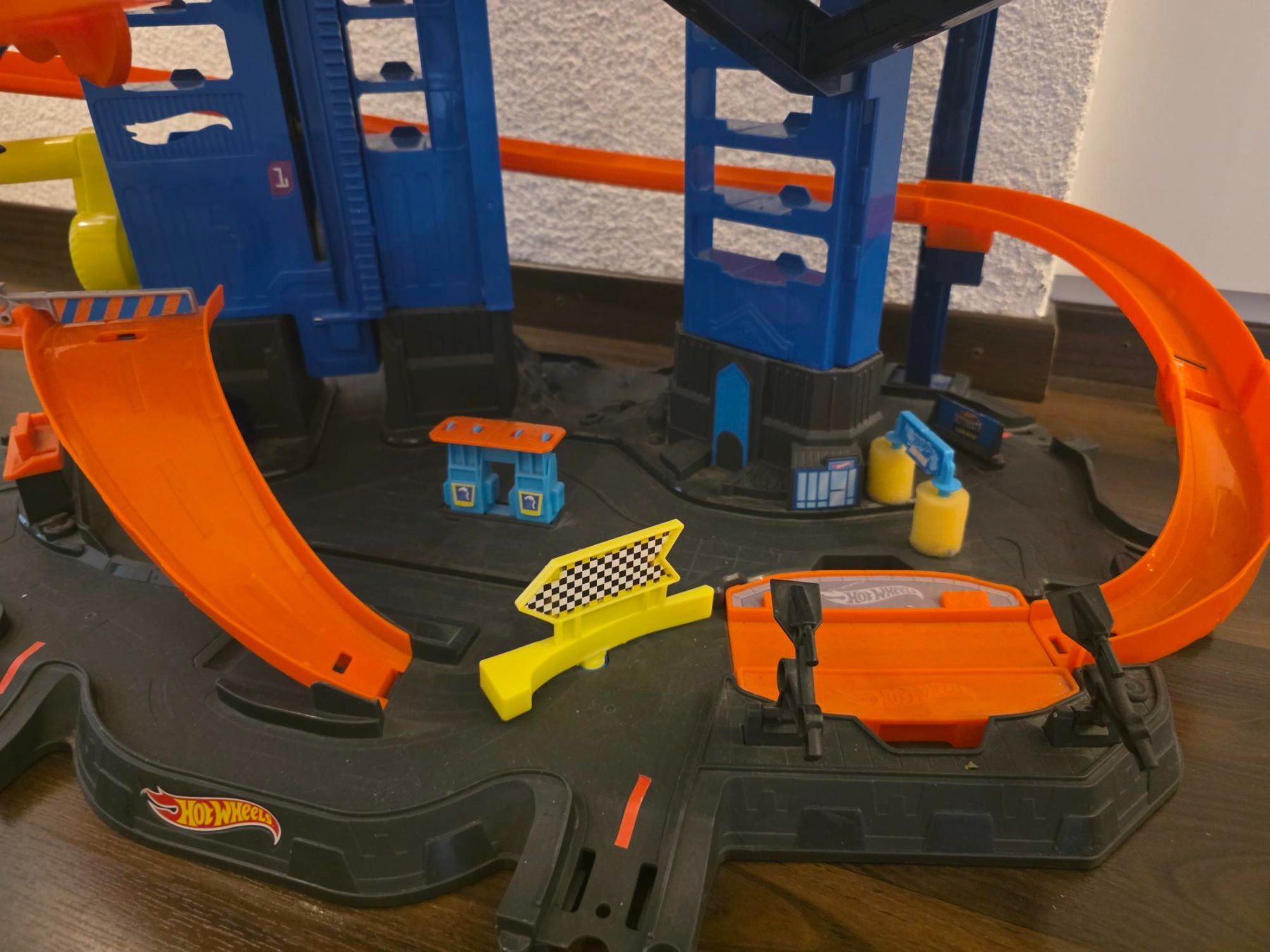 Hot Wheels Giocattoli: Hot Wheels Ultimate Garage – Usato da Stallikon venduto da Whitecrowe 2