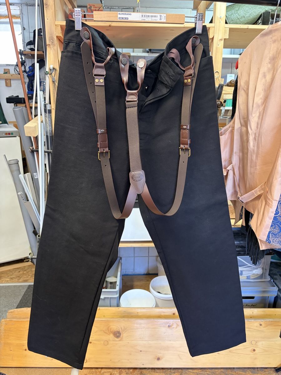 Pantaloni: Original Westernhose mit Leder Hosenträger  – Usato da Veltheim AG venduto da eri_n5pn