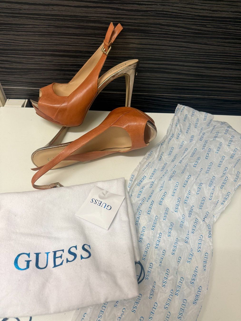 Guess Scarpe da donna: 29. Escarpins GUESS à vendre – Nuovo e nell'imballaggio originale da Le Locle venduto da tchanatakoua 1