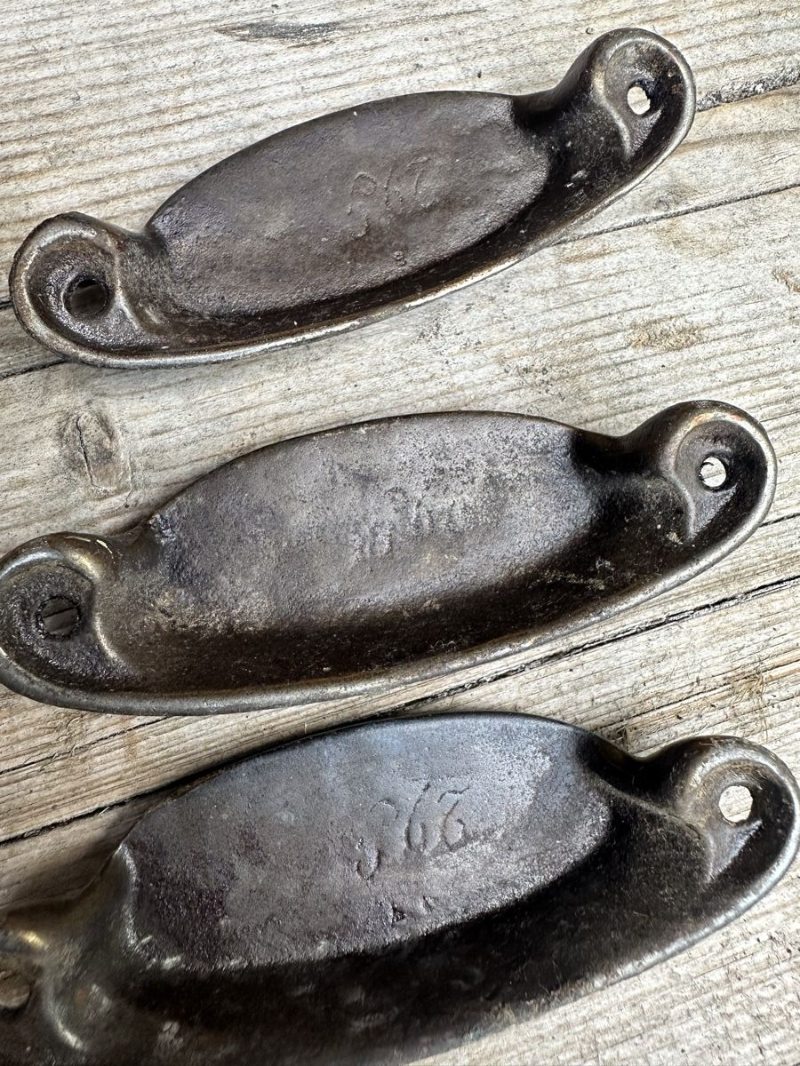 Quincaillerie: 3 Schubladen Griffe Gusseisen – D'occasion à Villmergen par Bezdupe 5